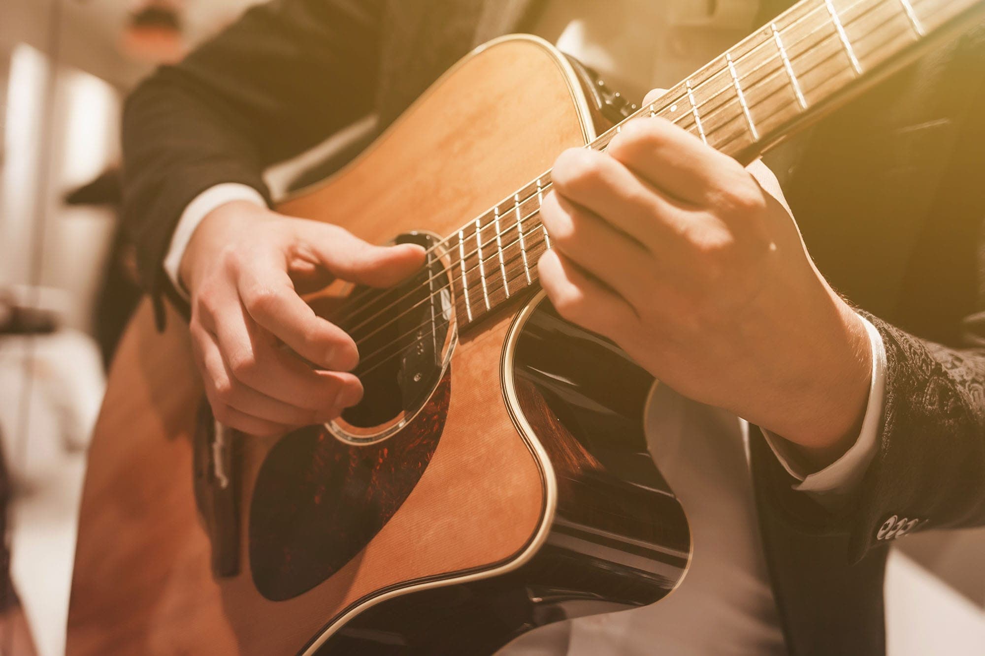 Akustik Gitar