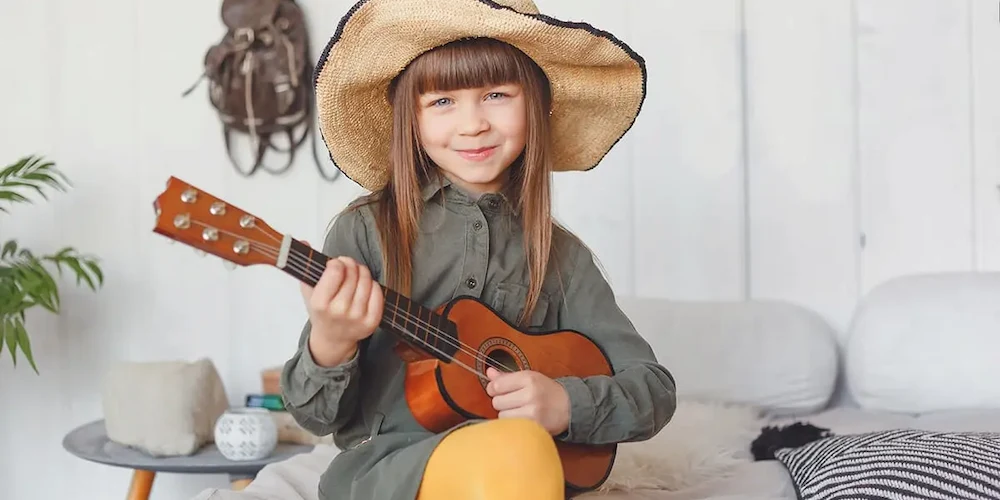 ukulele her yaştan kişinin öğrenebileceği küçük bir çalgıdır.
