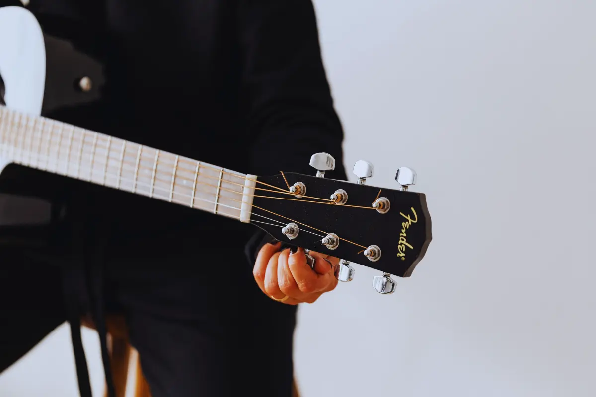 Akort, bir müzik aletinin seslerinin belirli bir referansa göre ayarlanmasıdır.